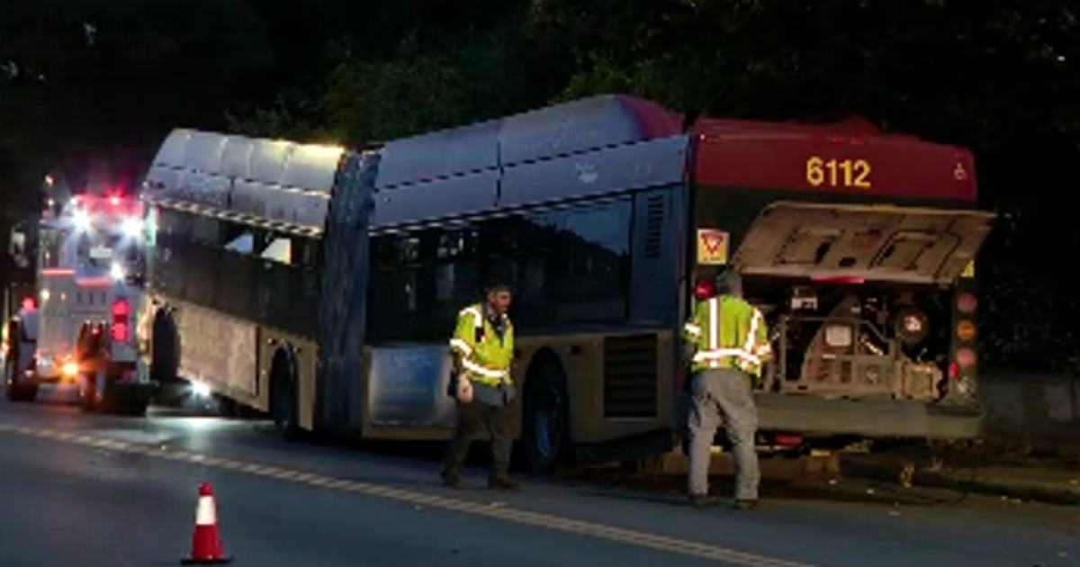 4 people injured in WA bus hit-and-run
