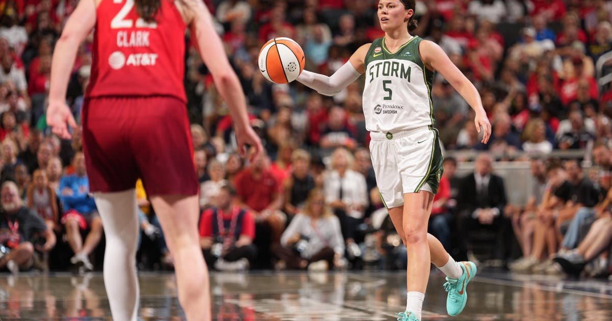 Caitlin Clark drops 40 and 10, Fever beat Storm